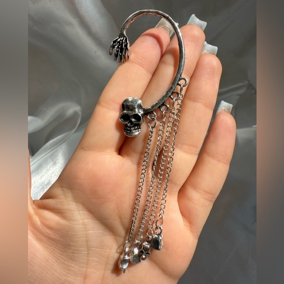 Halloween gothic Silver Skull Chain Ear Cuff - Picture 8 of 8